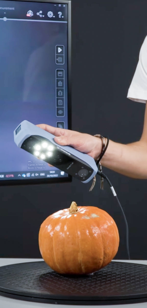 Scanning a pumpkin with EINSTAR 3D scanner.